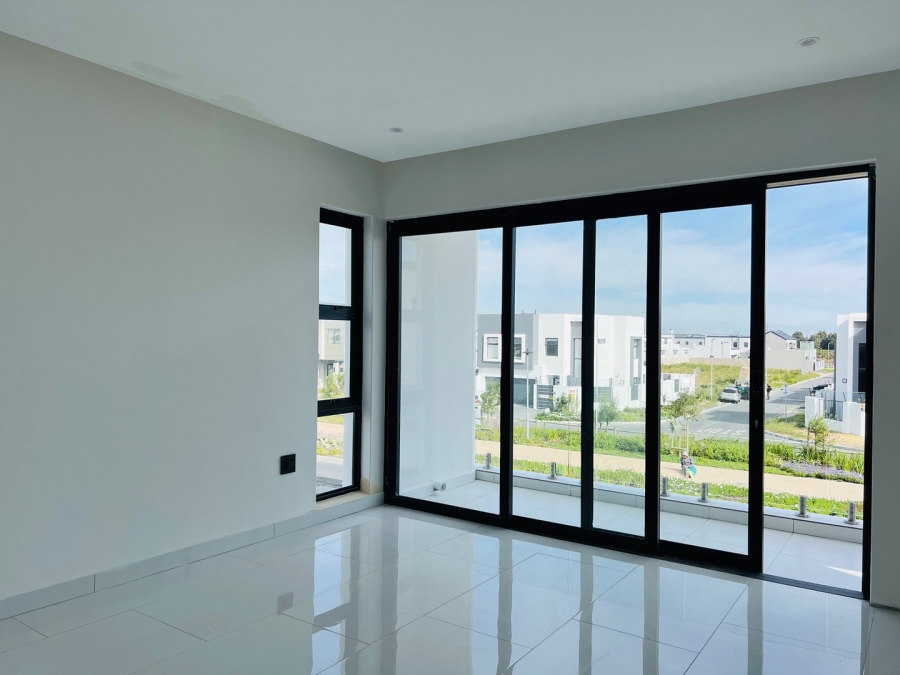  Bedroom Property for Sale in Sandown Western Cape